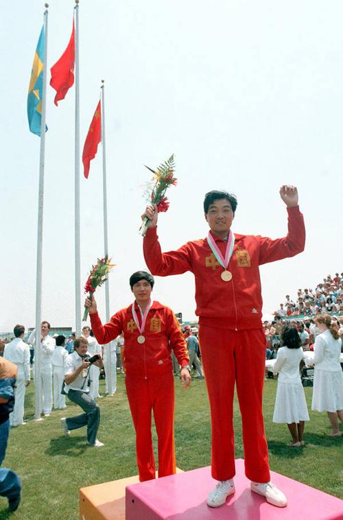 历史上为中国夺得第一枚奥运金牌的相关图片